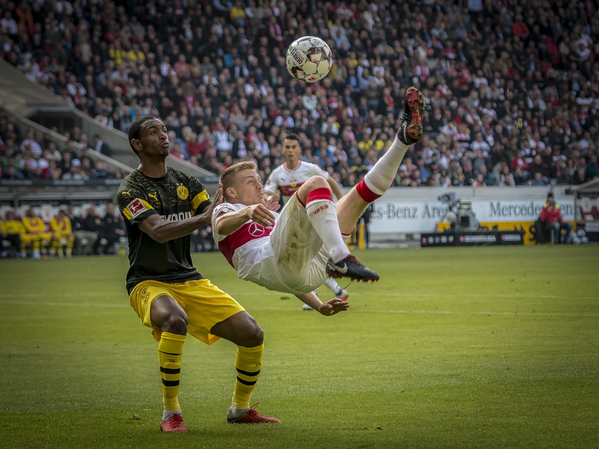 Fallrückzieher im VfB-Trikot im Bundesliga-Spiel gegen Borussia Dortmund